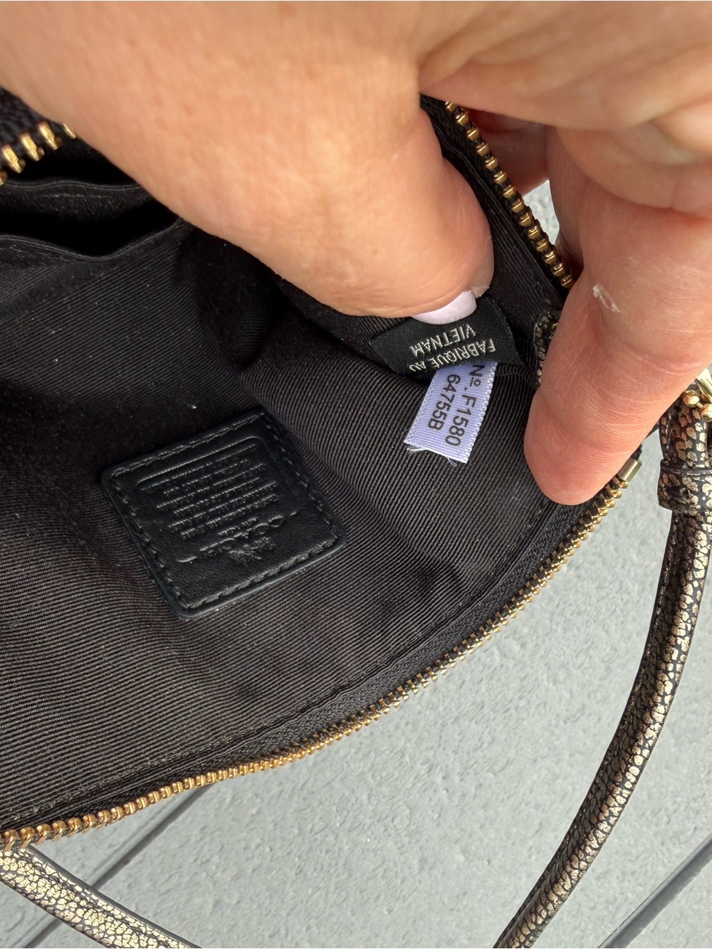 Coach Metallic Silver Pebbled Leather Wristlet - Picture 3 of 6